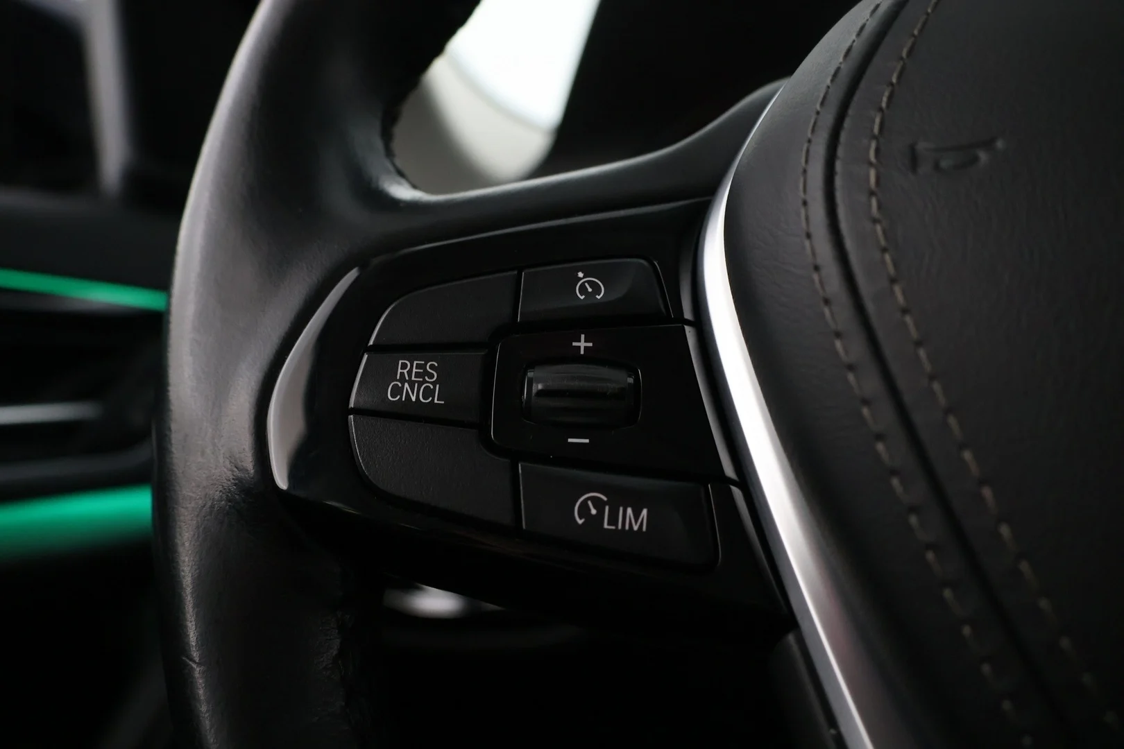 Car Image - 1AknwlfV9pHz69FU635m9z