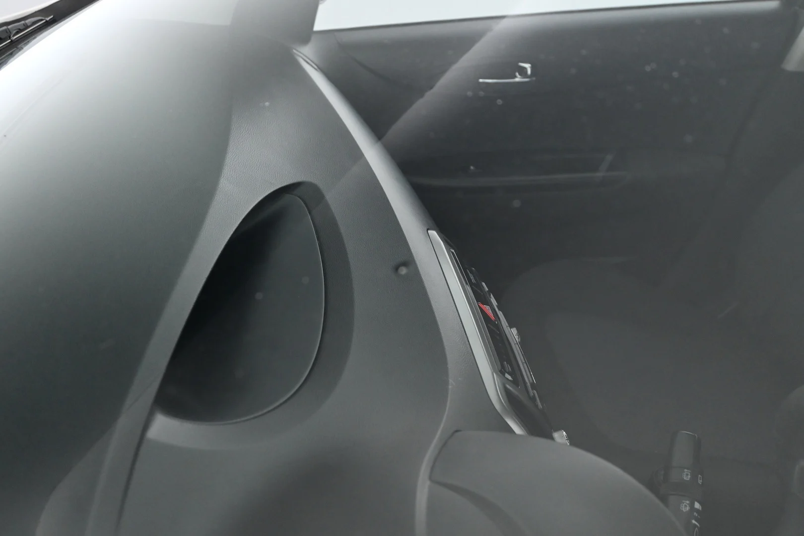 Car Image - 1pM3rxh4xaeTNcX44kZRev