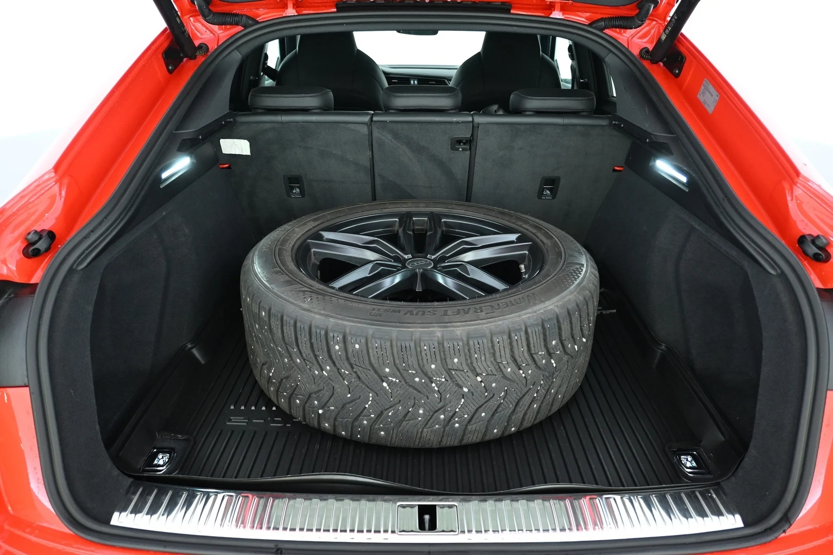 Car Image - 5xzY1zaLoBB71AWTcLlMfg