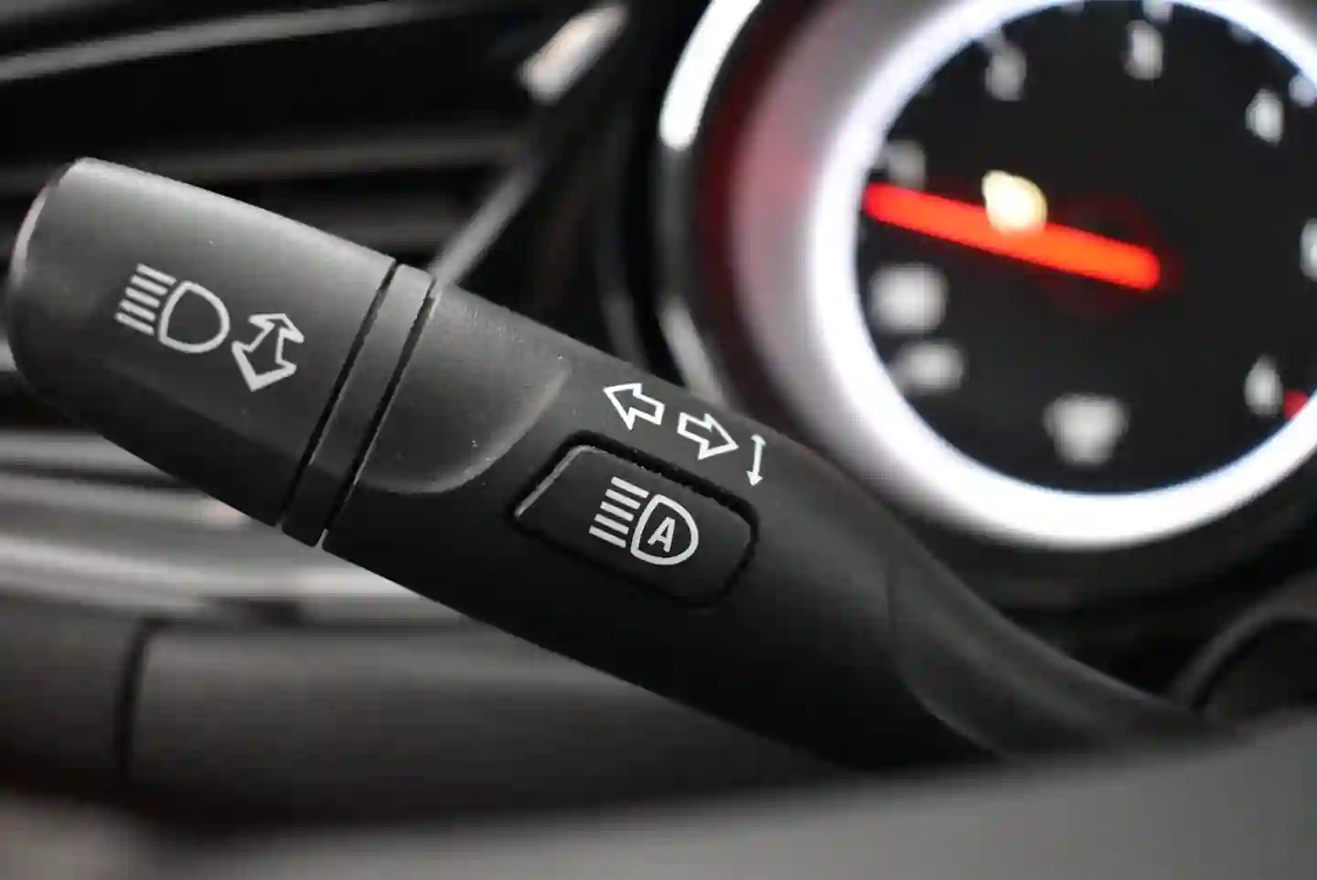 Car Image - 5dM8KUYFjm80xpGb3SBq3X