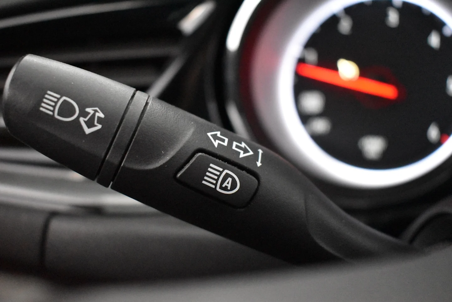 Car Image - 5dM8KUYFjm80xpGb3SBq3X