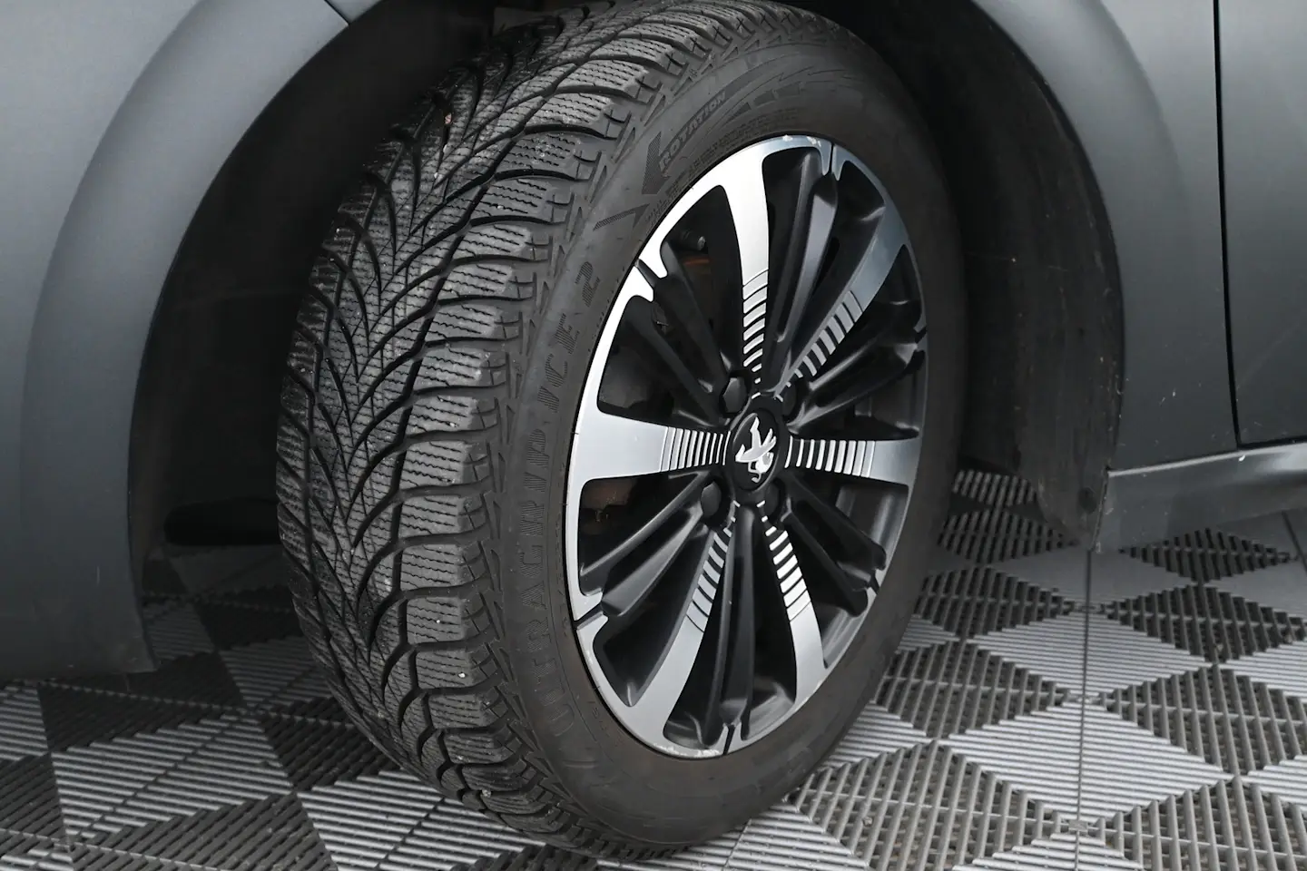 Car Image - 17a8QTGEnIUkFN3OHgB3Xd