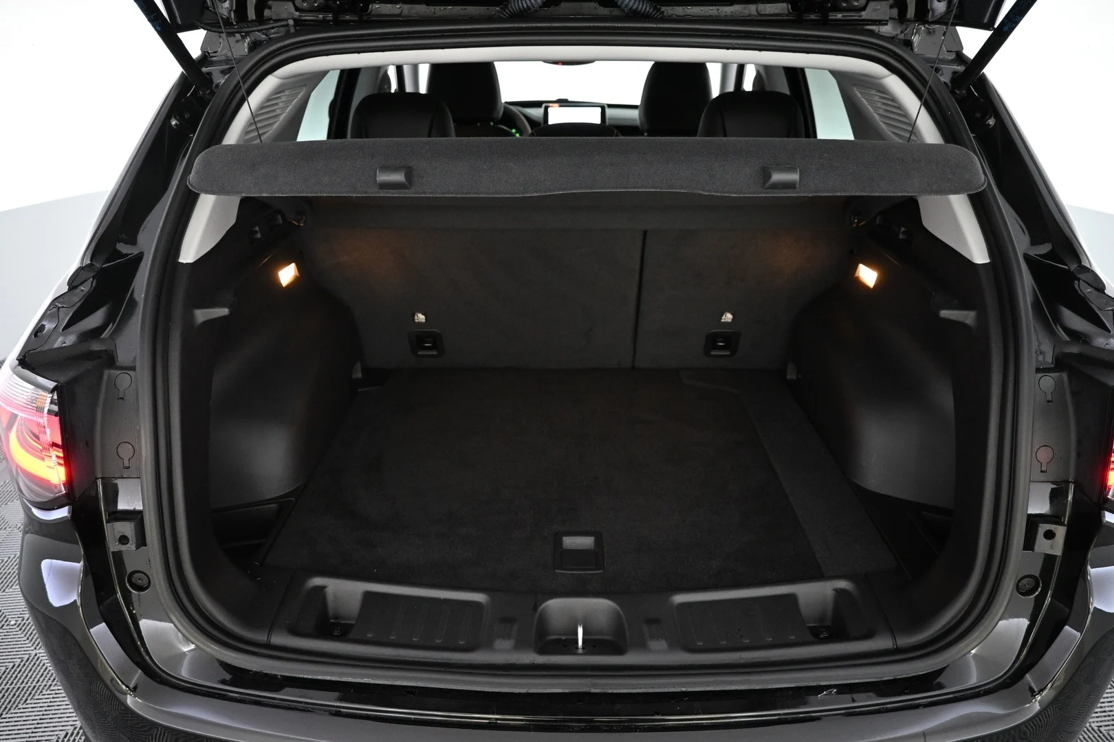 Car Image - 3YlR729QiADVFzF2FaNvbC