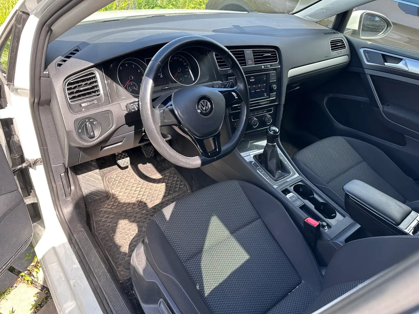 Car Image - 6mYDKD5XtfdO3aaplZ6YRO