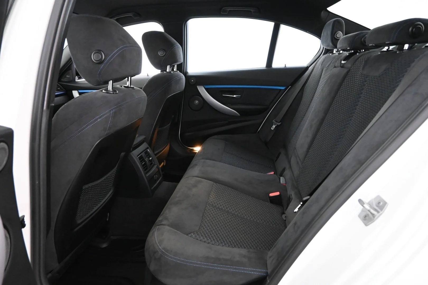 Car Image - 37dHMOSiu8qbABgxg9GzKp