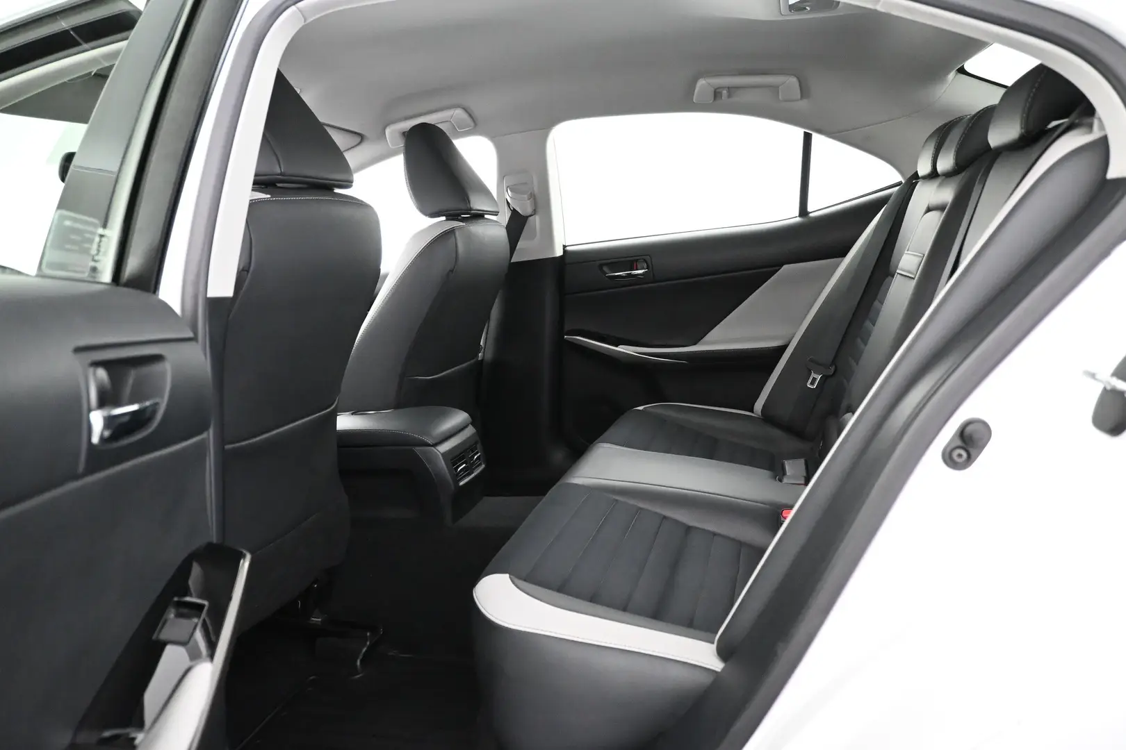 Car Image - 3rWvXhbzmb2l4UVNRs3abO