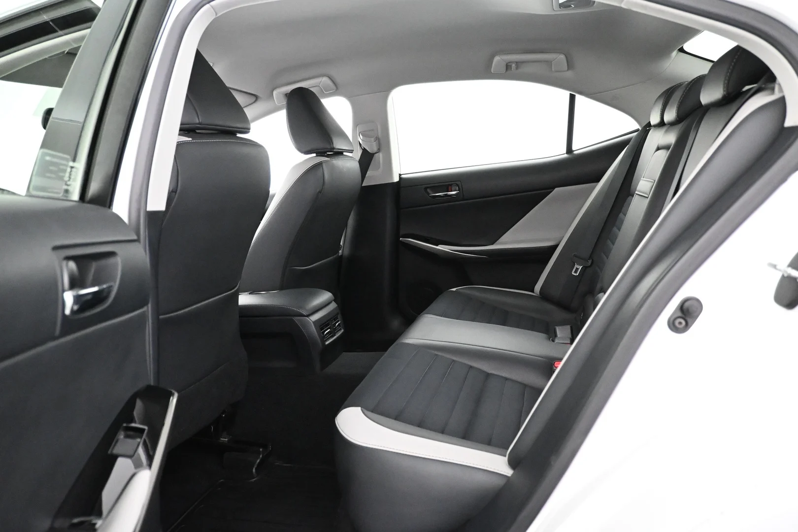 Car Image - 3rWvXhbzmb2l4UVNRs3abO