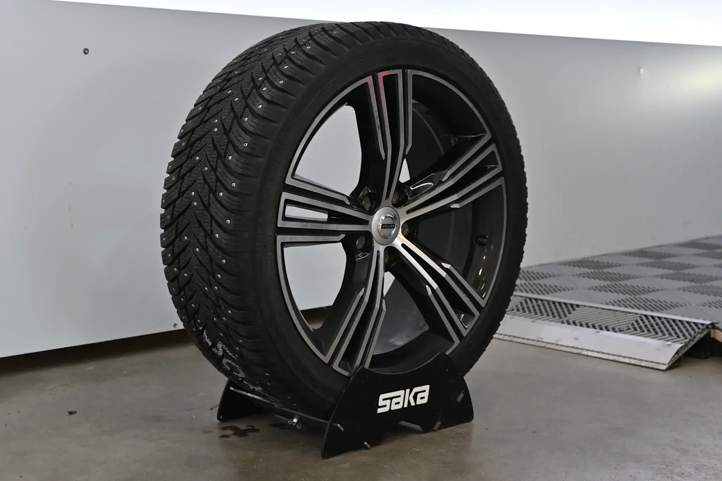 Car Image - 3SVxbfOh7HA7nkTtKdKJWR