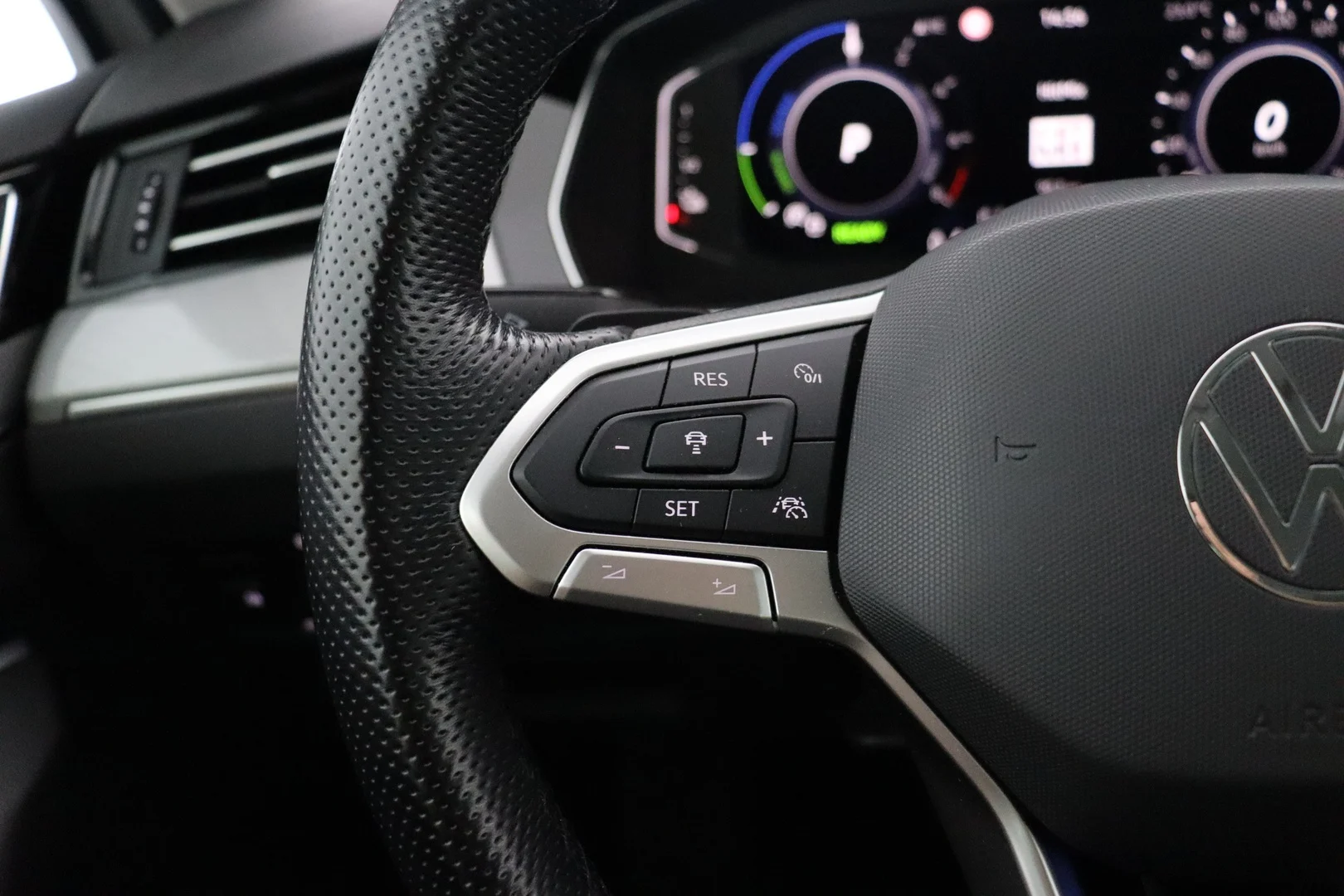 Car Image - 2JPth3mWRXEnrr40Q0z2rk