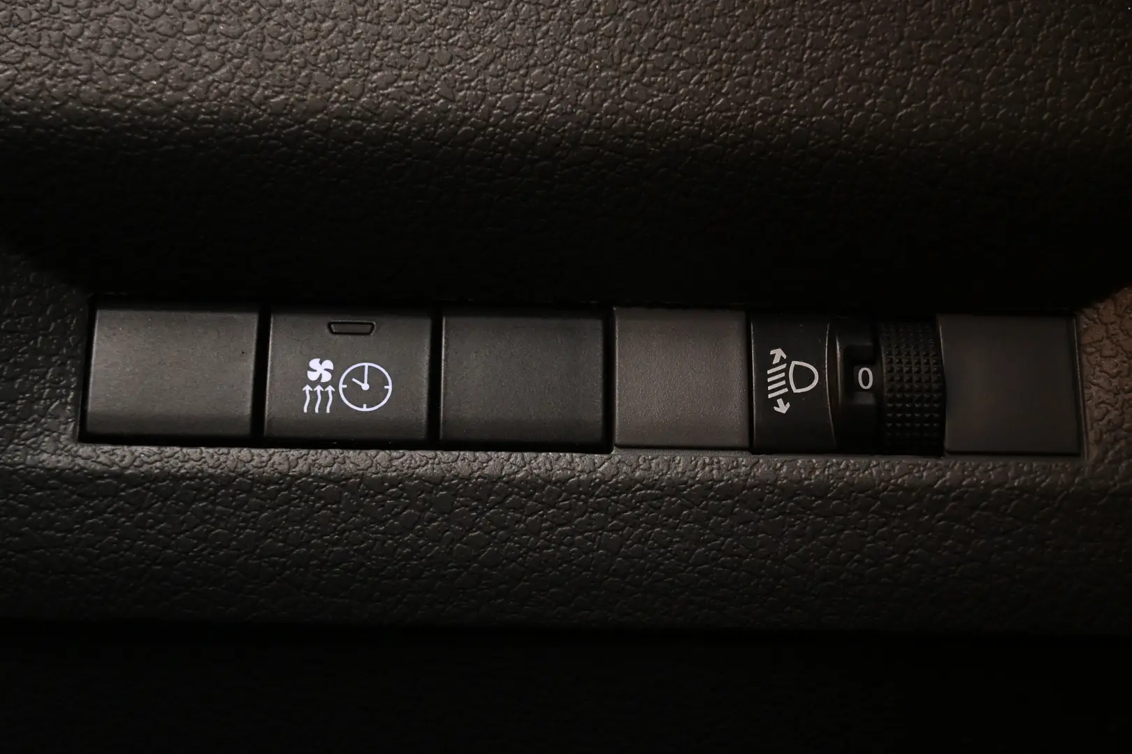 Car Image - 4fnyhEx7F5AEMxDQ10PTSa