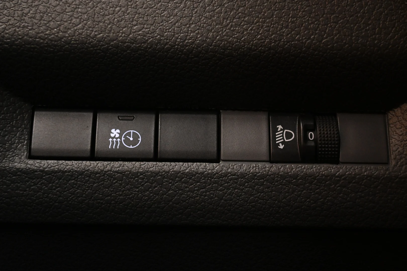 Car Image - 4fnyhEx7F5AEMxDQ10PTSa