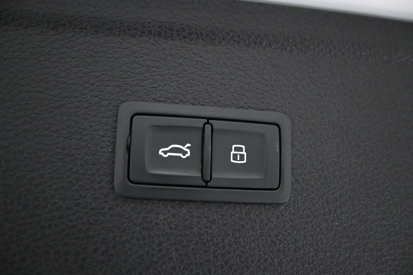 Car Image - 27QmQ9zfGBD6VHxK5mPBhl