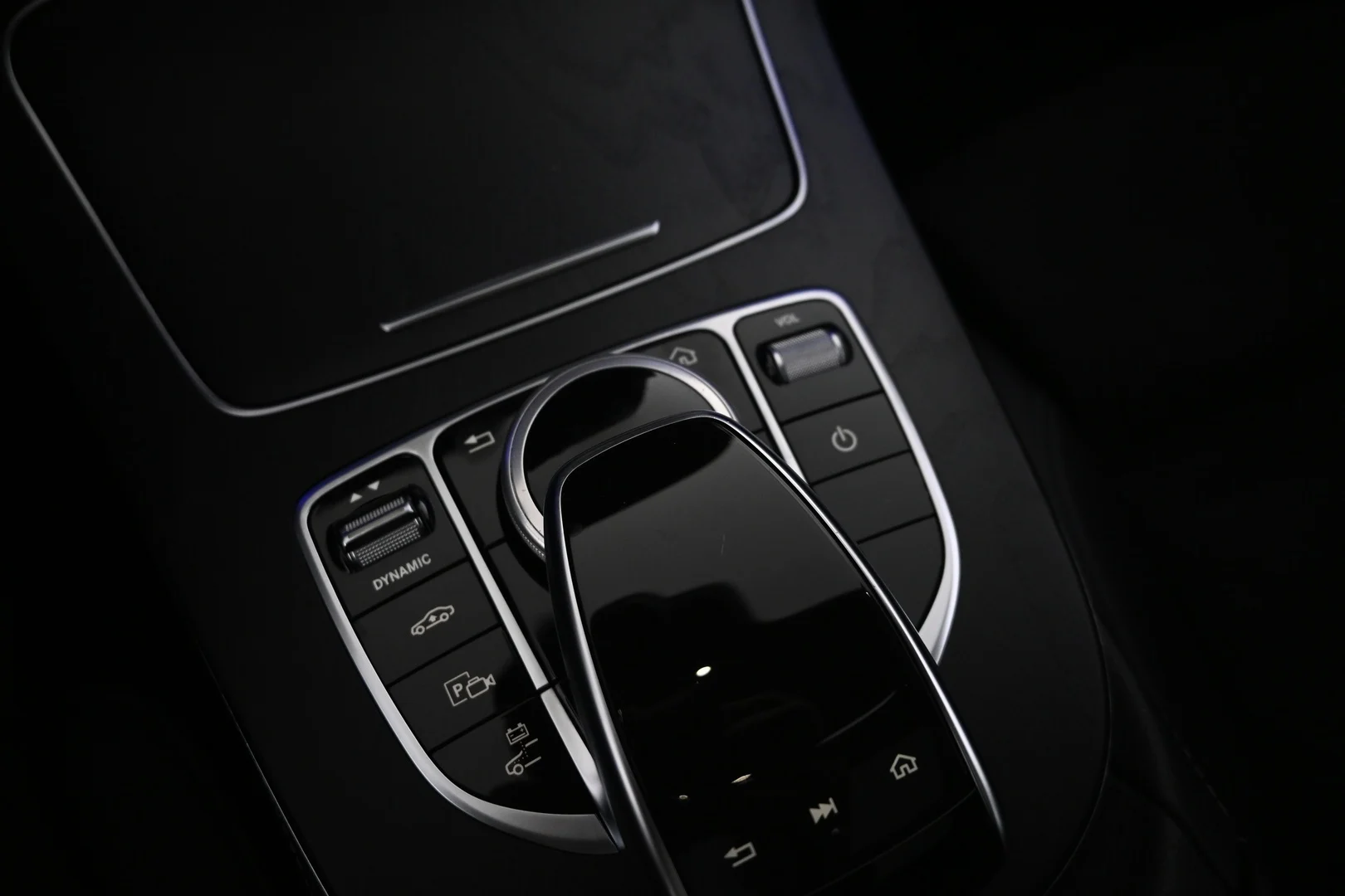 Car Image - 60gFY4Nr4UzNzPBzEoRlTa