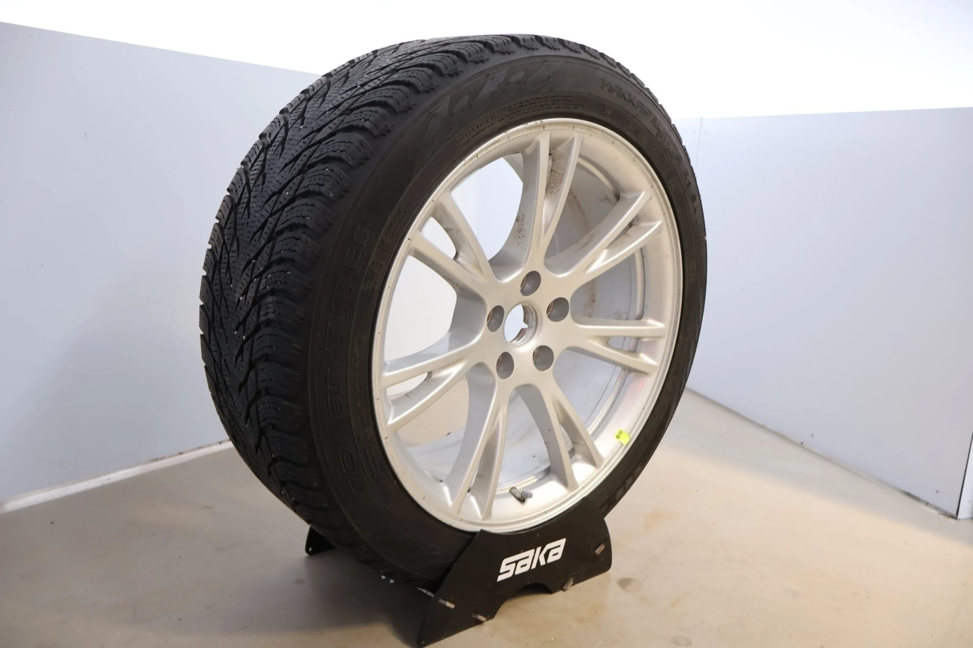 Car Image - 7E2IKaOAjS0va52UR5r25d