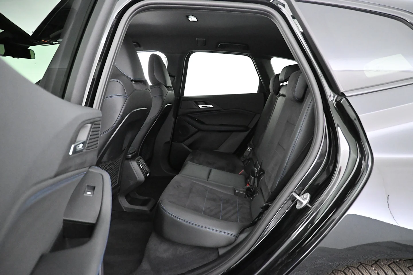 Car Image - 5nGaloW6xZguTchXfOkPRX