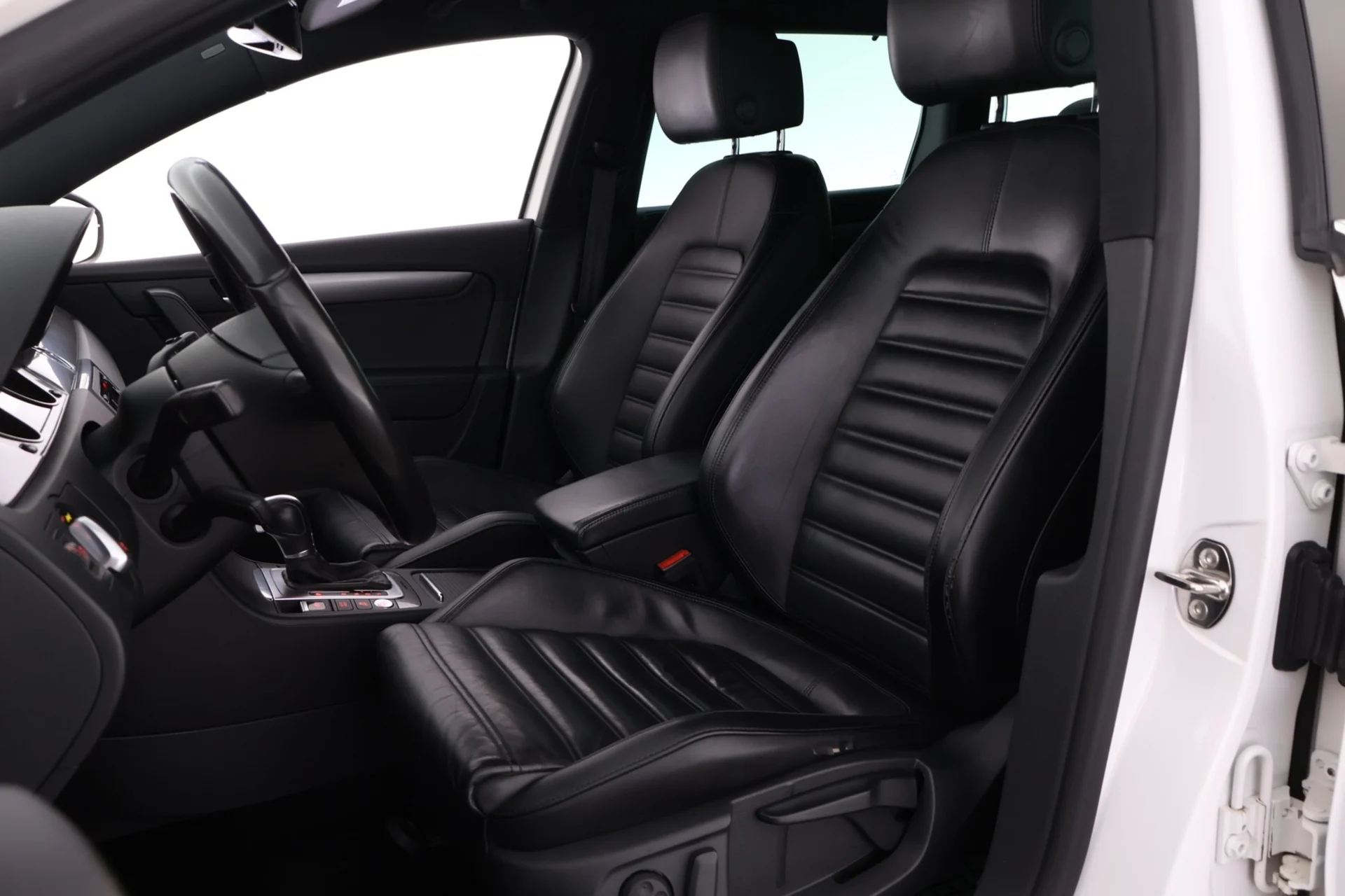 Car Image - 6q1hHbb2zYc6BLyiQheL09