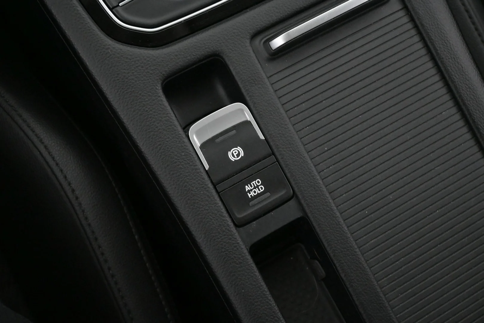 Car Image - 608Y6BgCis1zR3TM3gtPPL