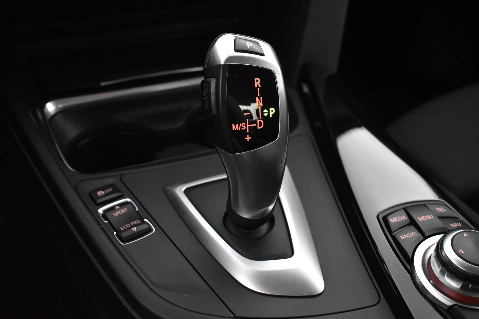 Car Image - 18Pw77XRT5QOLdeS0y6s7X