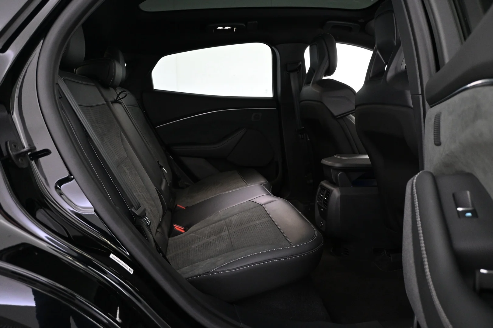 Car Image - IzFF5gcAW1HVXhExAle1P