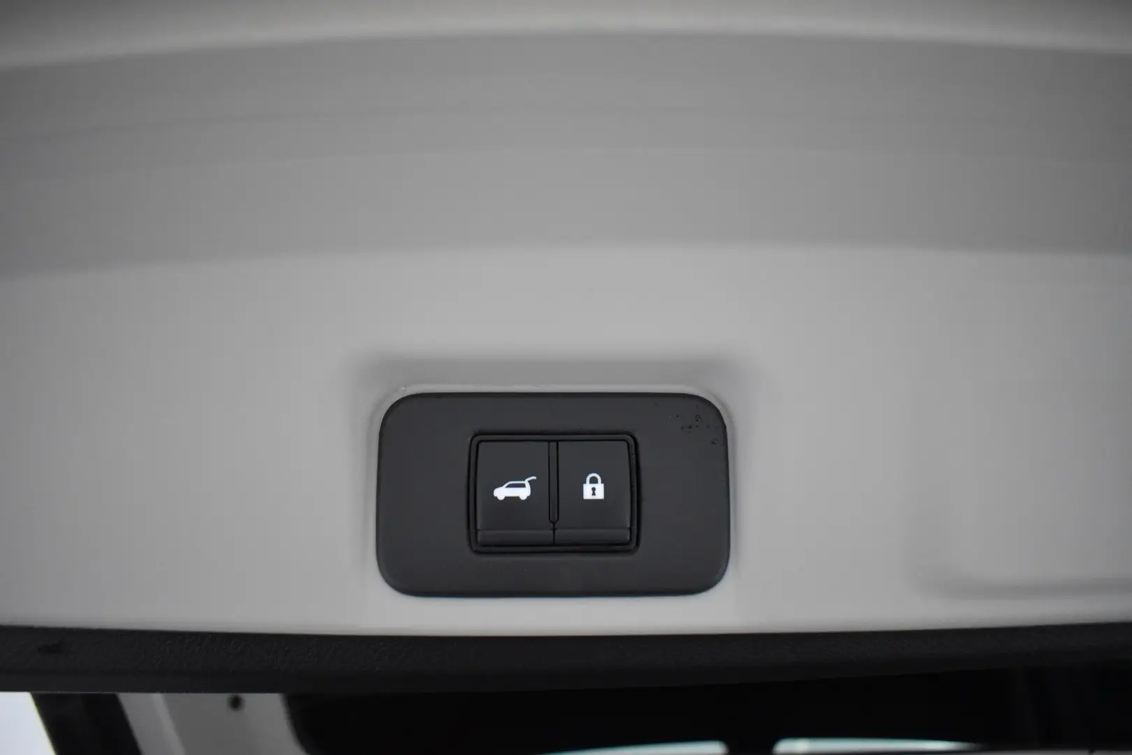 Car Image - 2qy9d3ugfboGEhiW4WeTFZ