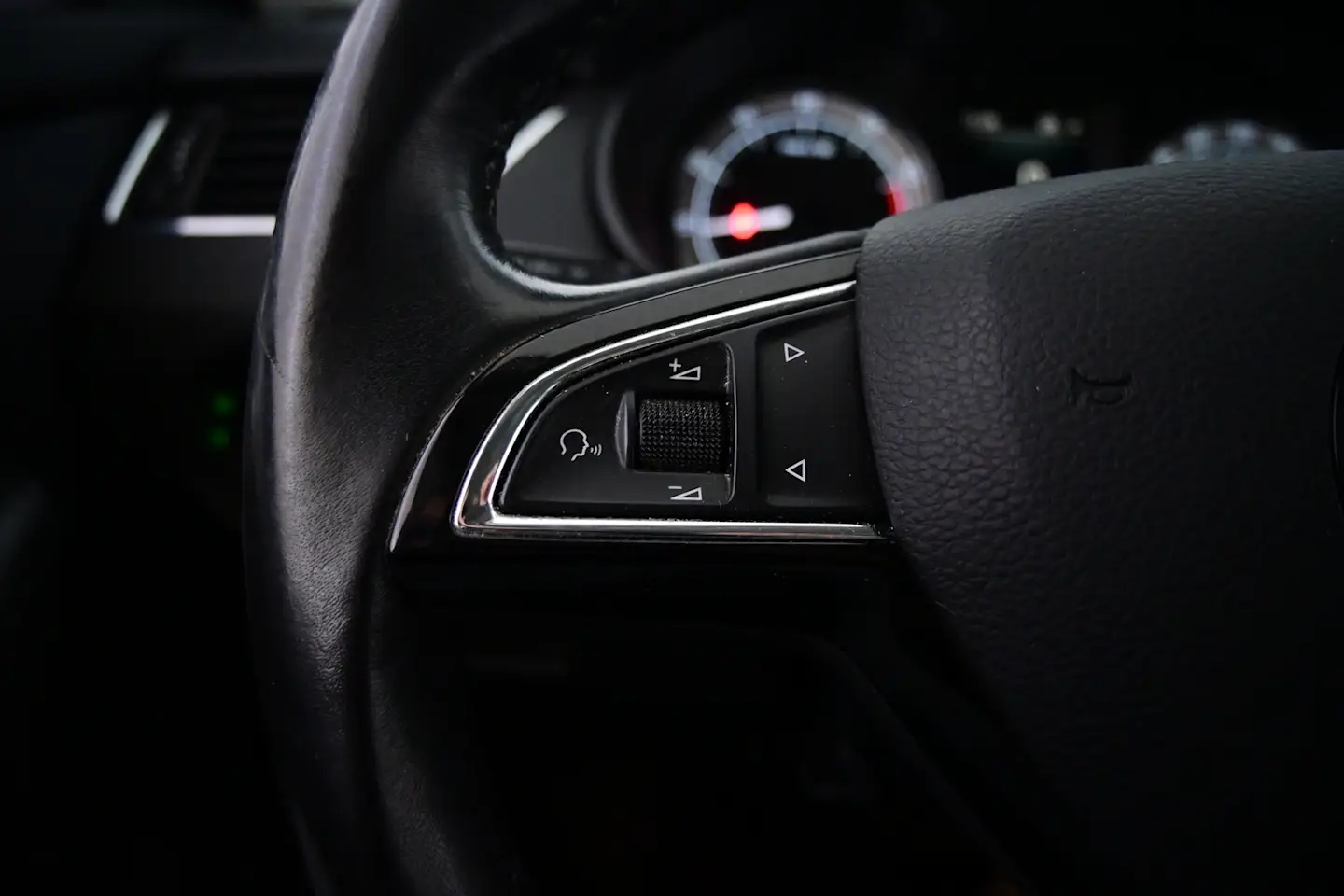 Car Image - sdPKxsGzL9kKH438wTOgi