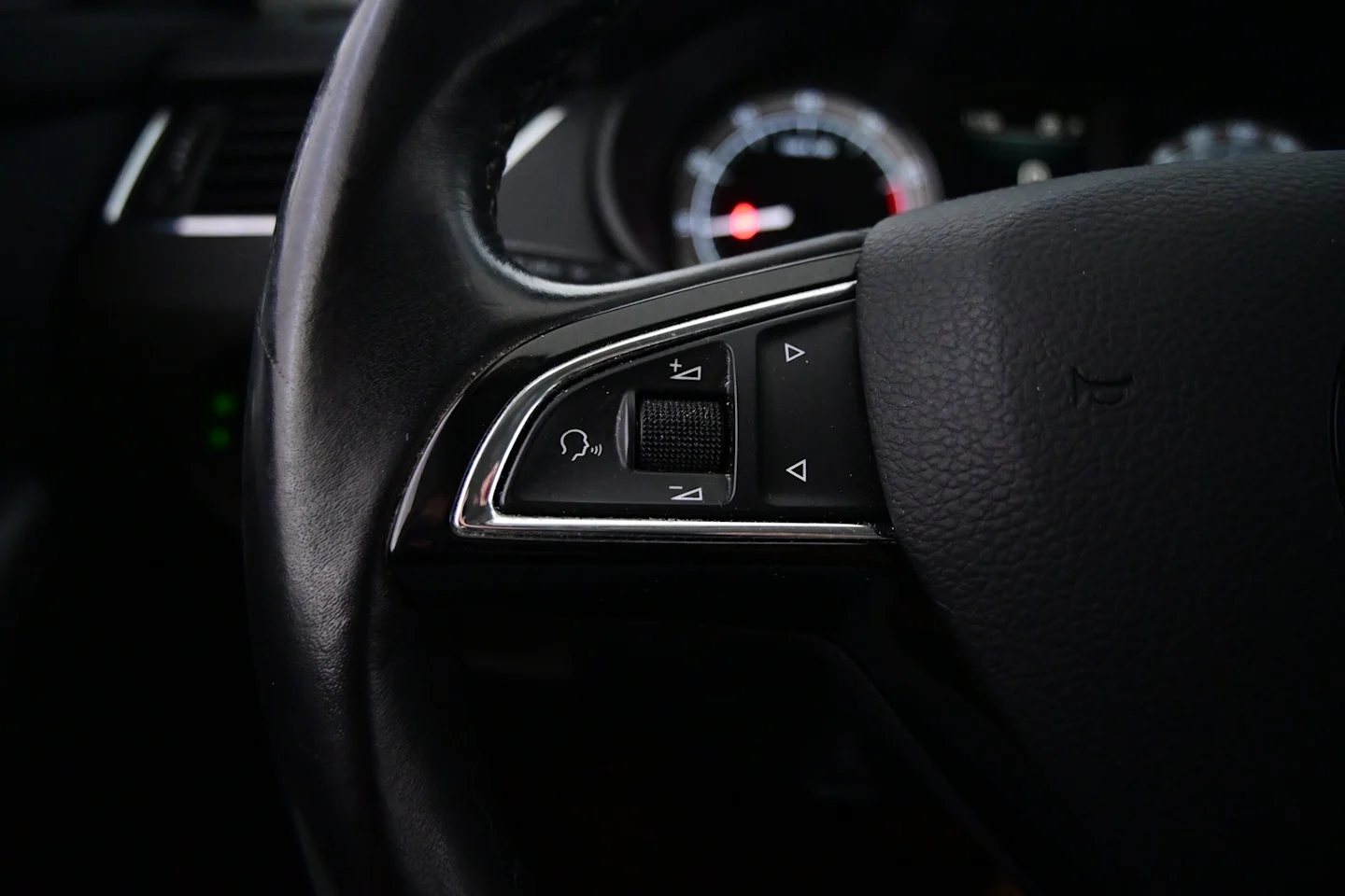 Car Image - sdPKxsGzL9kKH438wTOgi