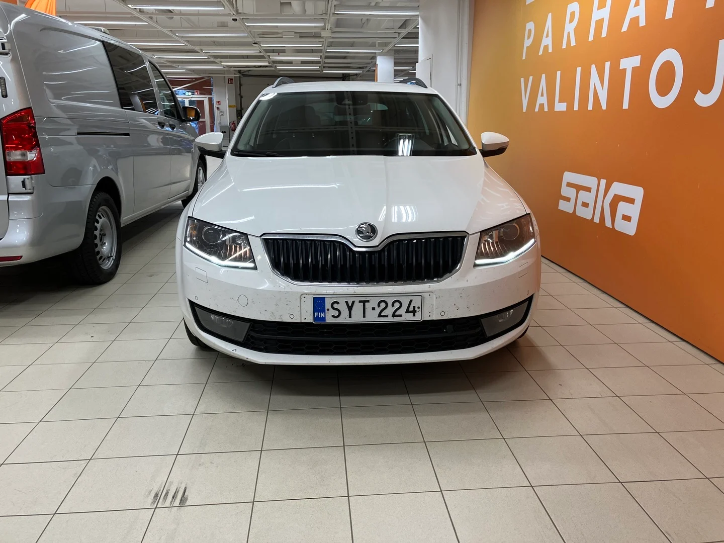 Car Image - 4PyijYIbN9otz8lMSO00XC