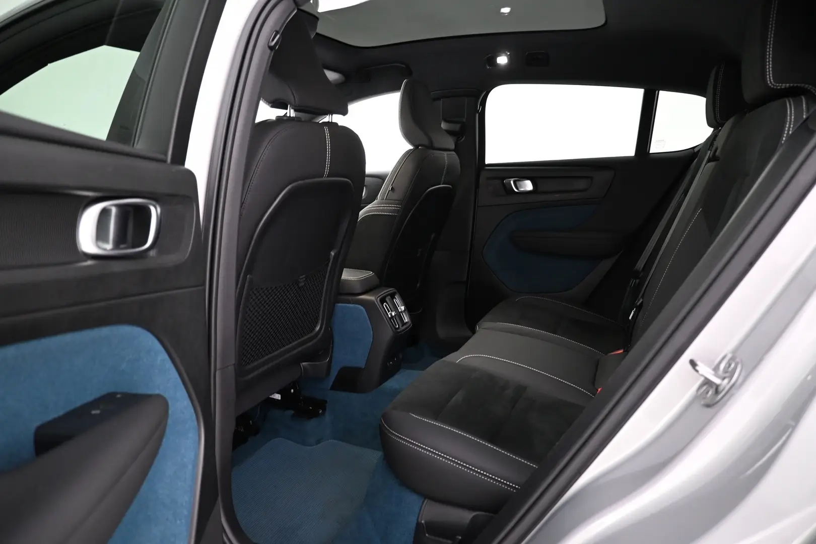 Car Image - 6ospM4WO3LpY4pcBmE1UG0