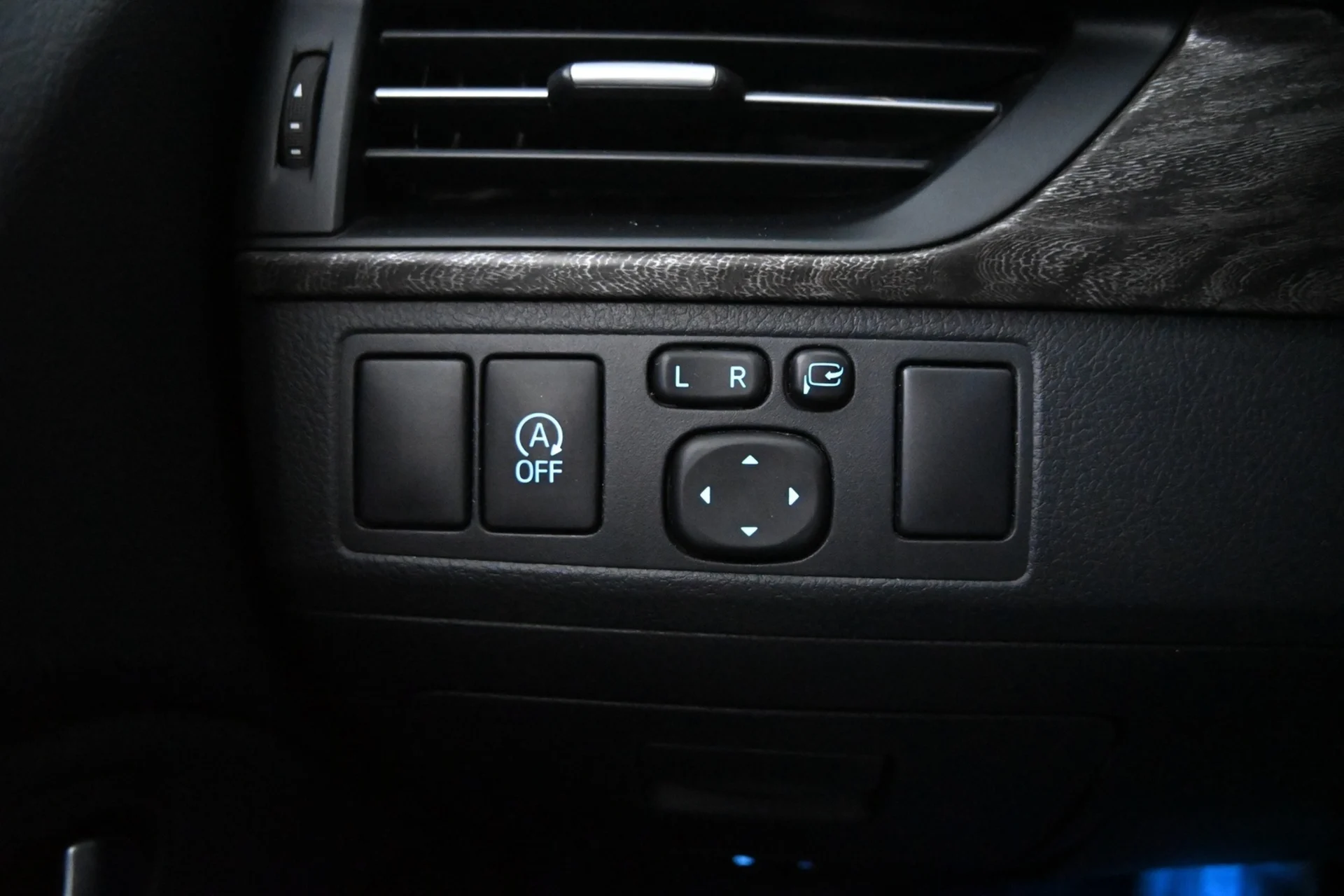 Car Image - 2asLIyYU7LGdXux2GVtLRn