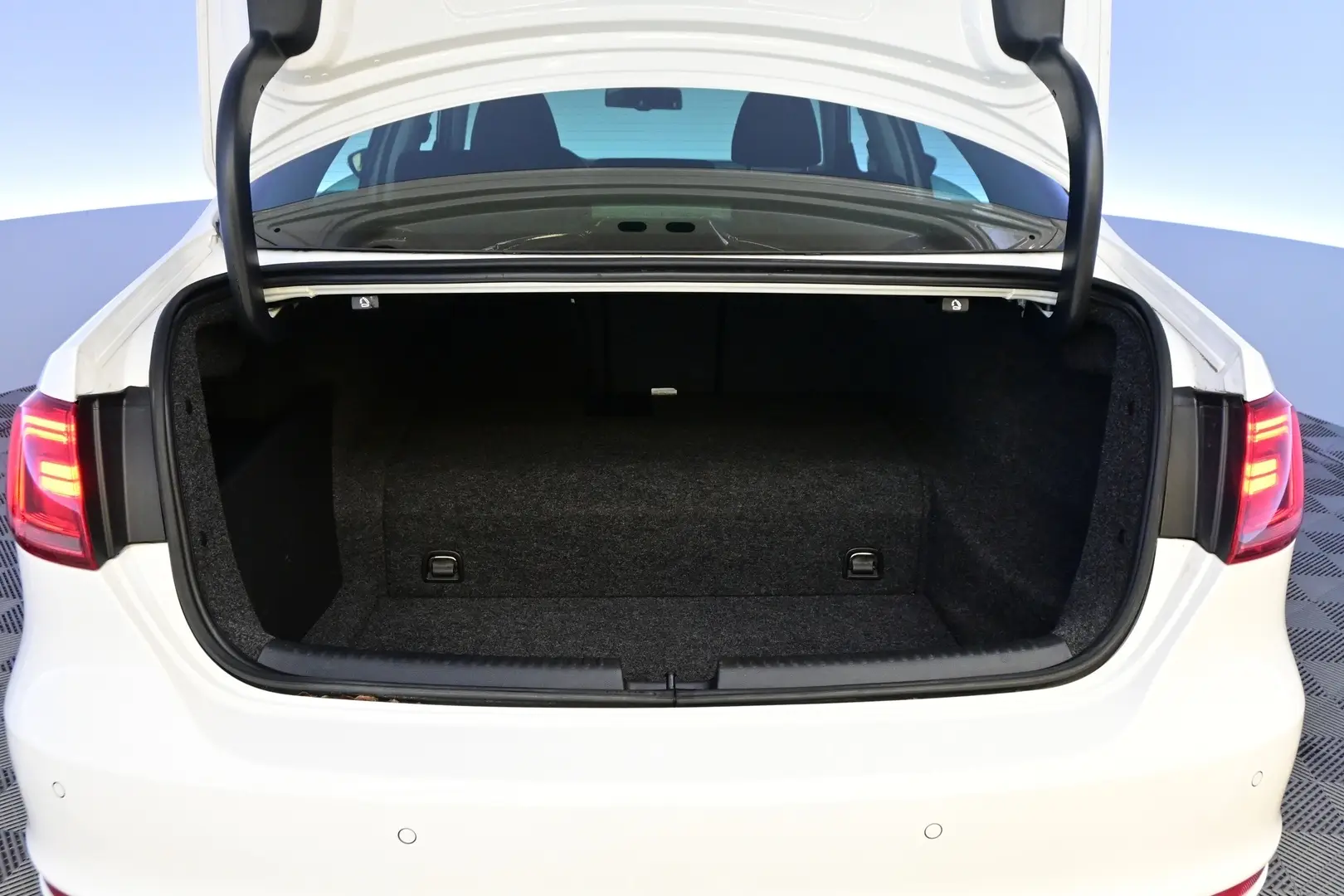 Car Image - 1h8ntuC8Kk024swyHiymay