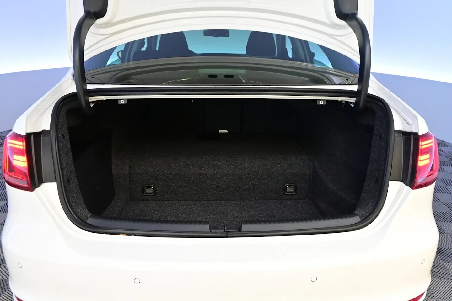 Car Image - 1h8ntuC8Kk024swyHiymay