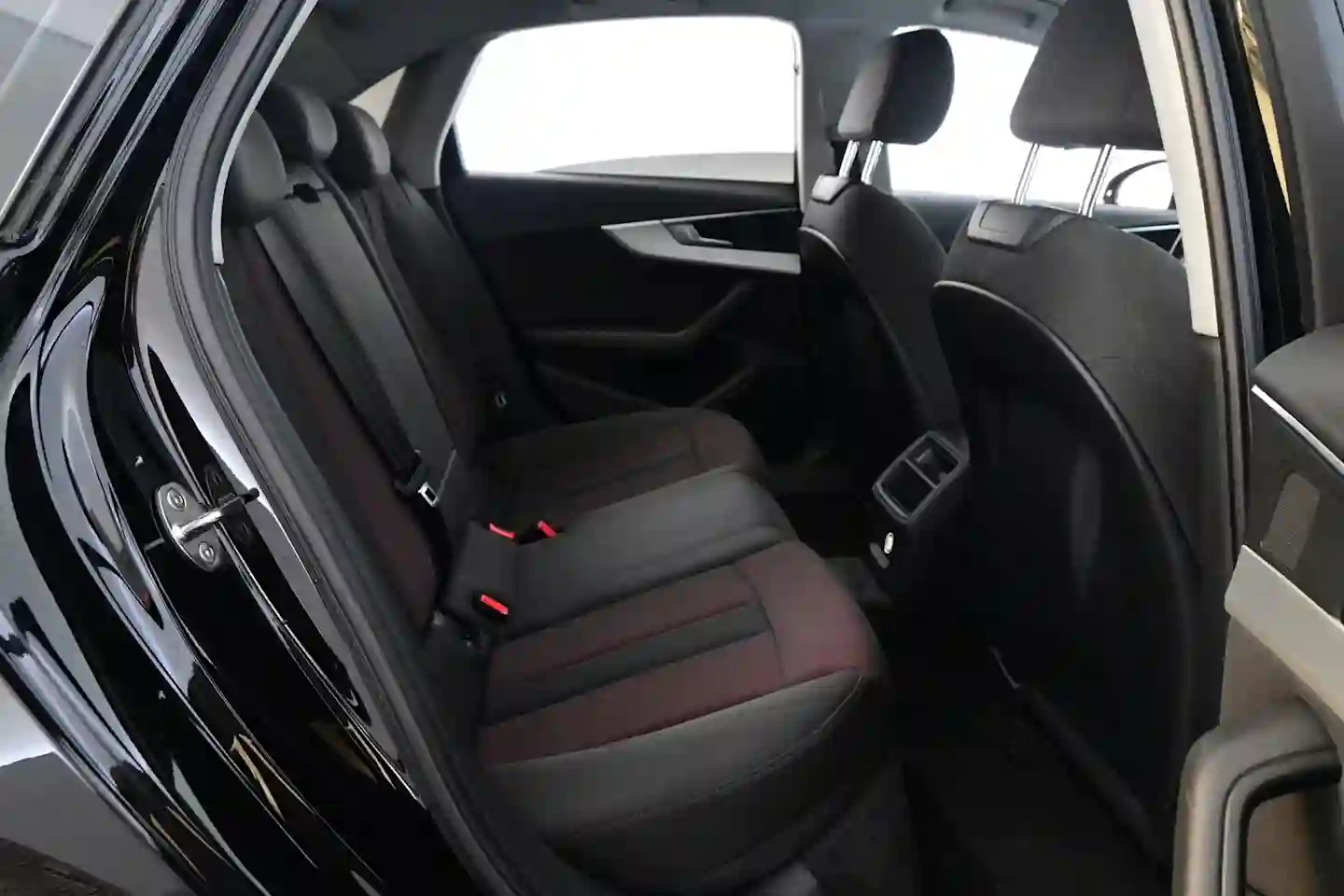 Car Image - 5uSb6BcDrAA3kCv97OmFSy