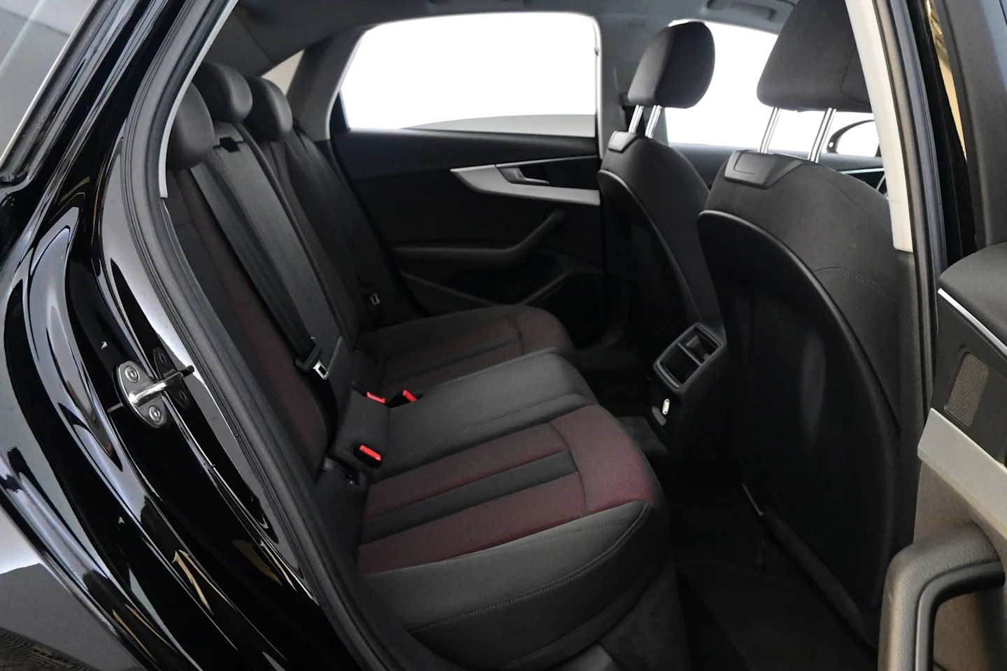 Car Image - 5uSb6BcDrAA3kCv97OmFSy