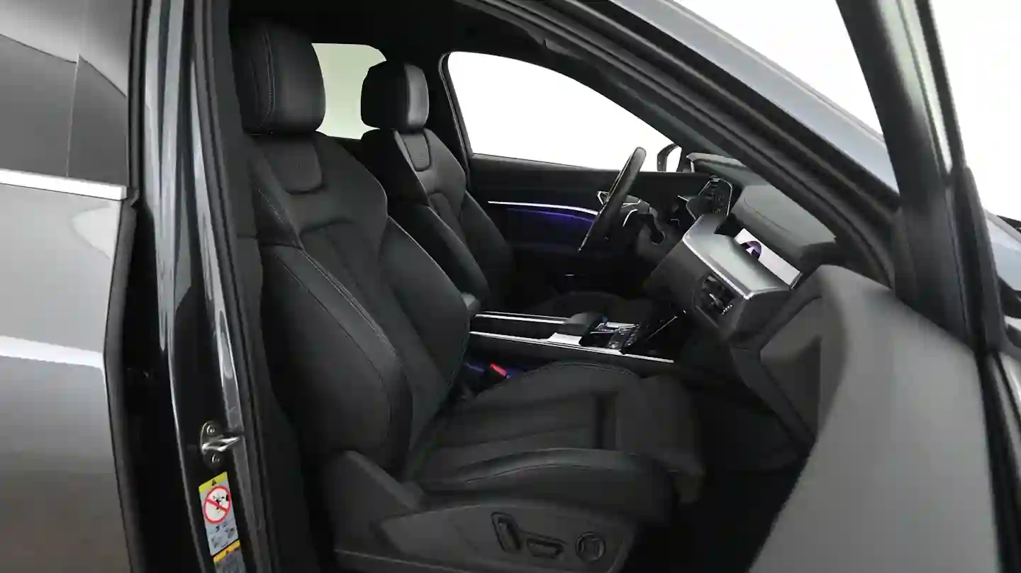 Car Image - 2Ji56n4gU5OsKzdobDPTuK