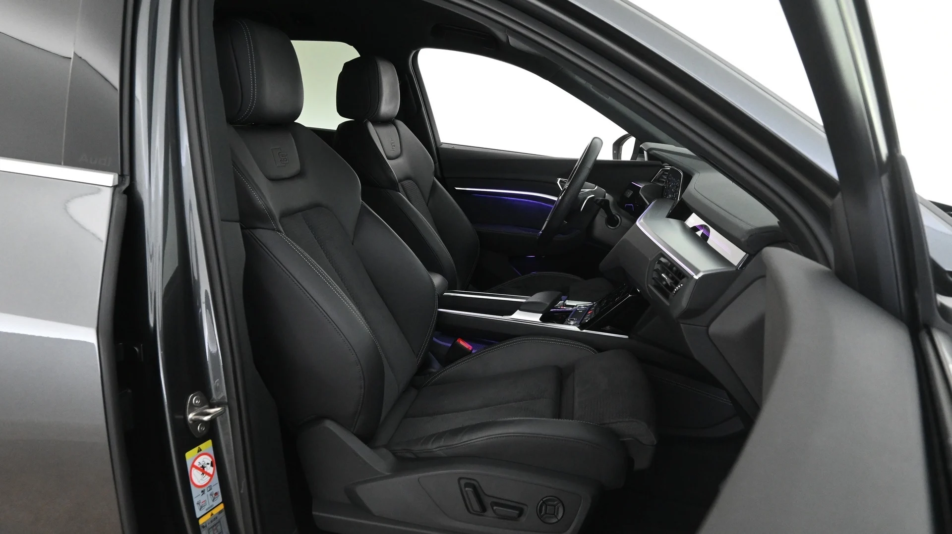 Car Image - 2Ji56n4gU5OsKzdobDPTuK