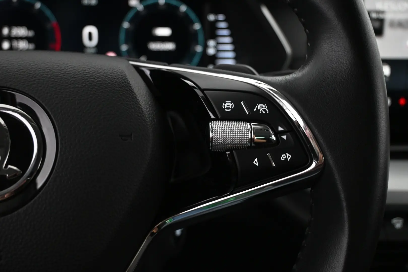 Car Image - 332Hdi1drC8oFpw0BnkfTC
