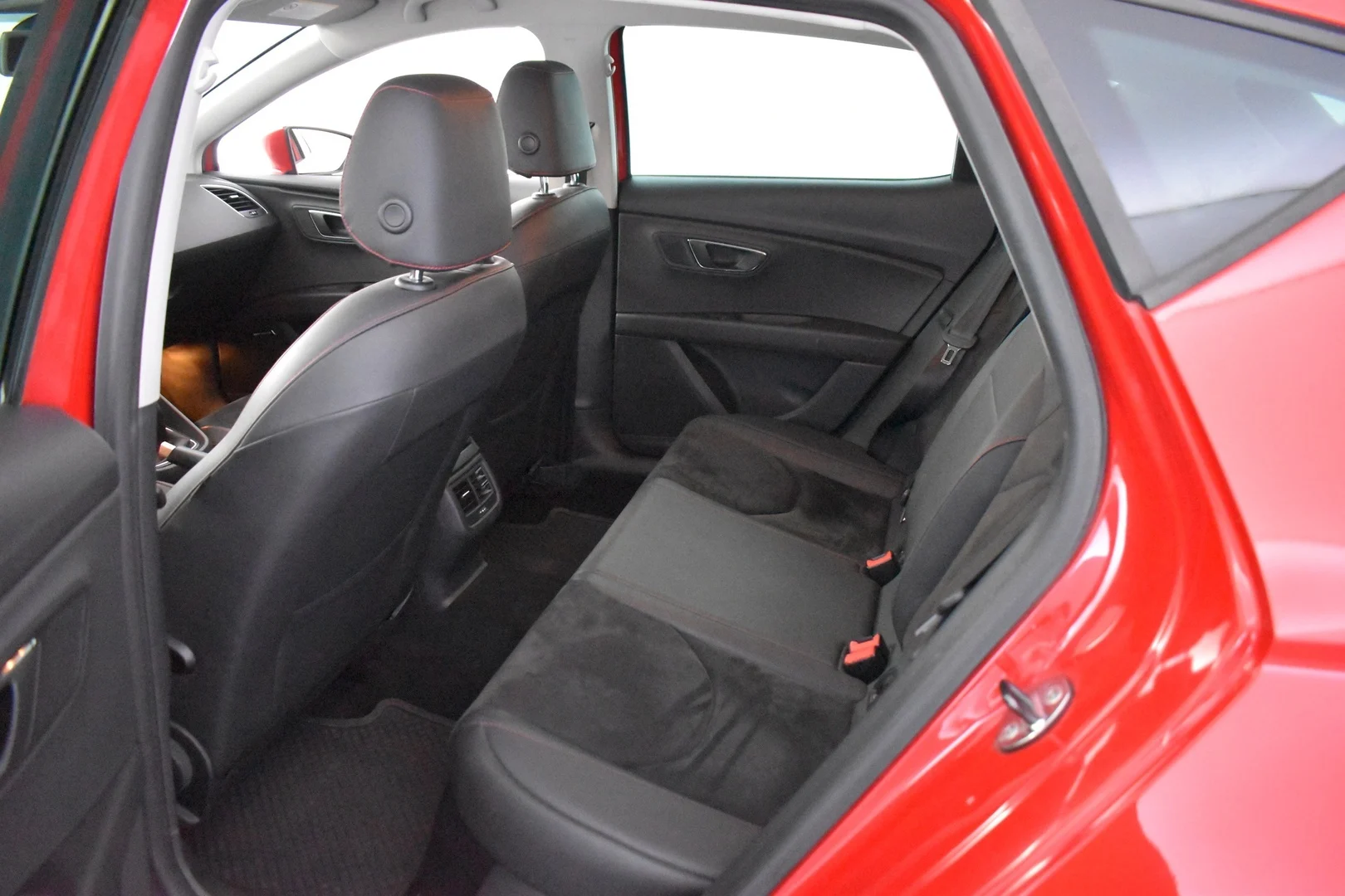 Car Image - 2QsvuJuP4SoNWGf5zCbkms
