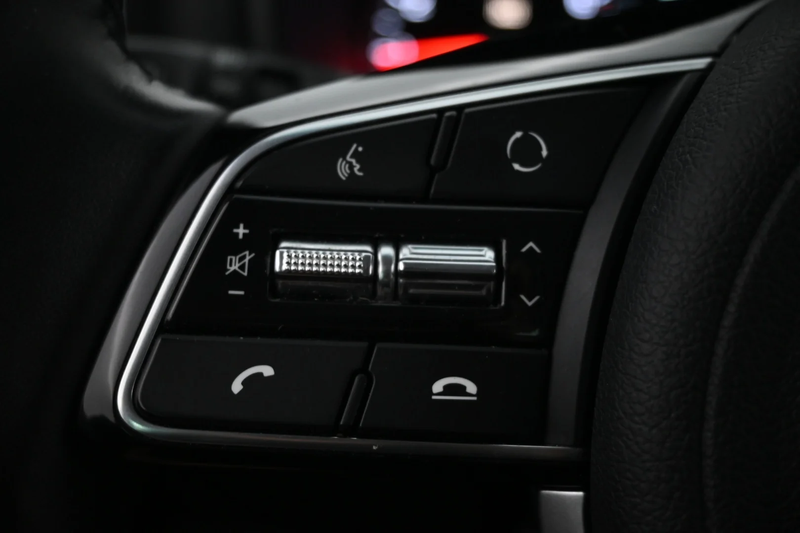 Car Image - 1LZdJTPX2oReWrXpjeiezG