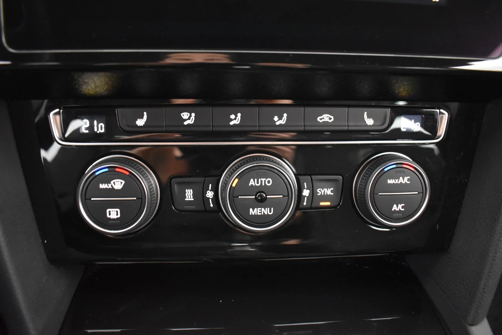 Car Image - 7dst6qBm5ZY0oqY7T95l0t