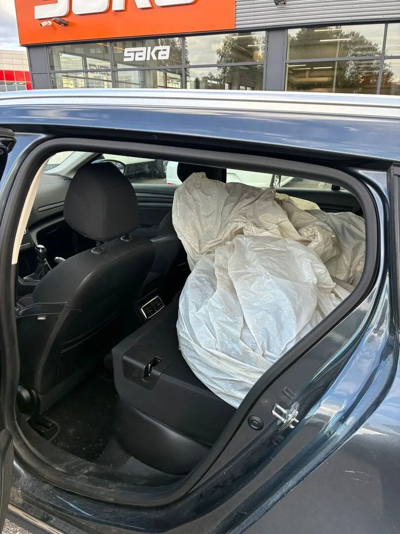 Car Image - cToLRO9TowNAZQPFkeWYr