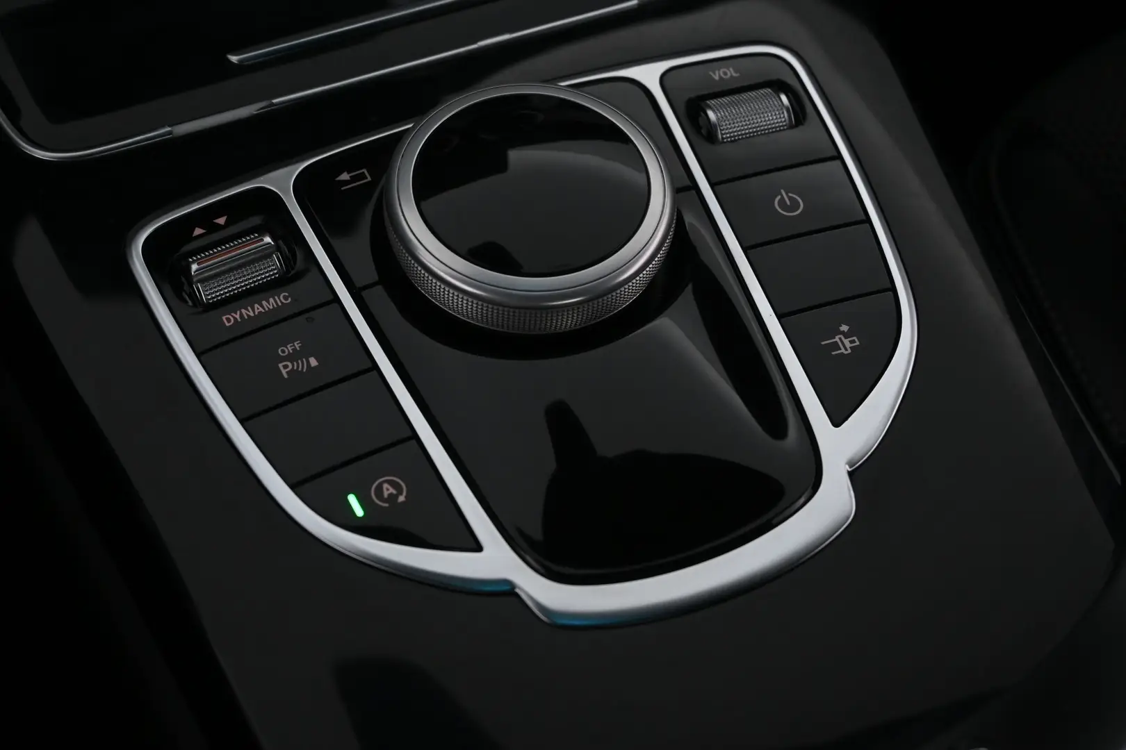 Car Image - 5KdSPVtsGTOZ0r18UIHOzo