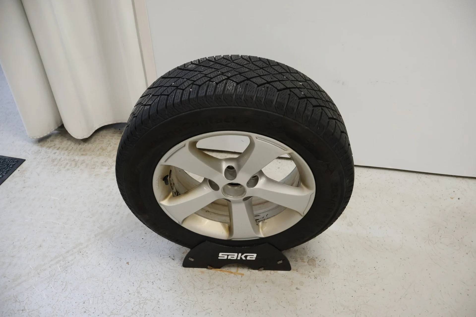 Car Image - q7E2zPZMD7lno2XxLv51q