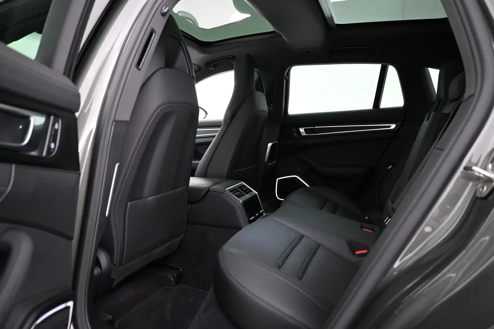 Car Image - 6tqKy0S5IRDZYECjJr0mW9