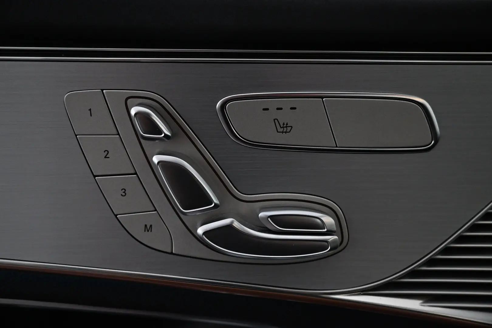 Car Image - 4DHlgq4SXWcHUtJobkZqmD