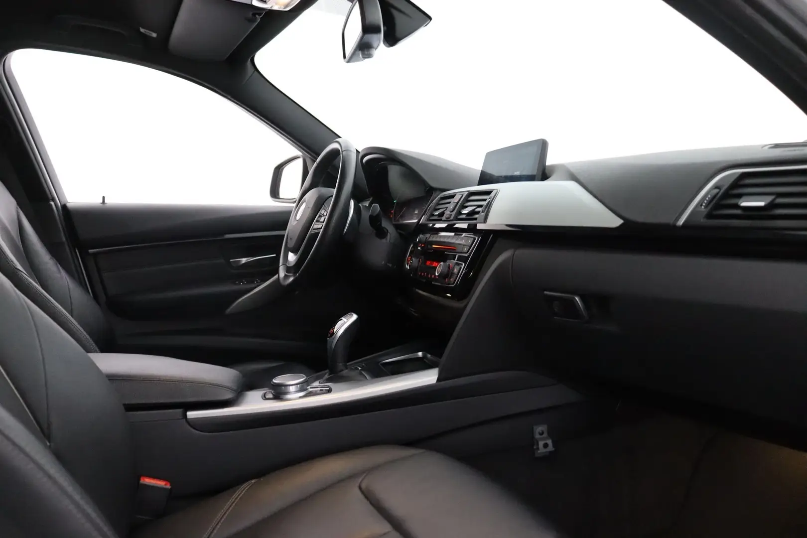 Car Image - 2PePGGr17ddXqiCfHCcAK2