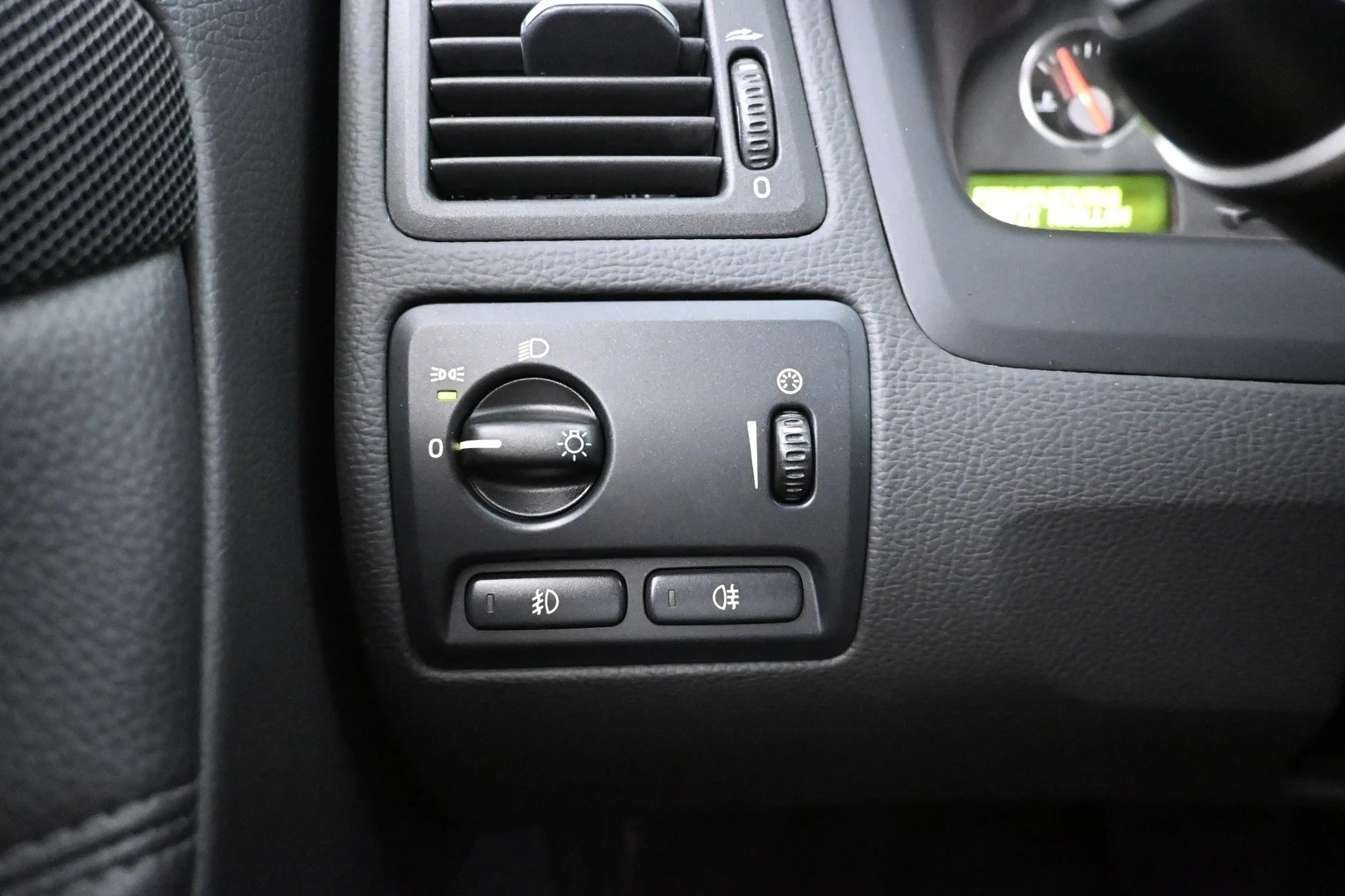 Car Image - 3q2JEkrY2X8qSF9vgy0FpJ