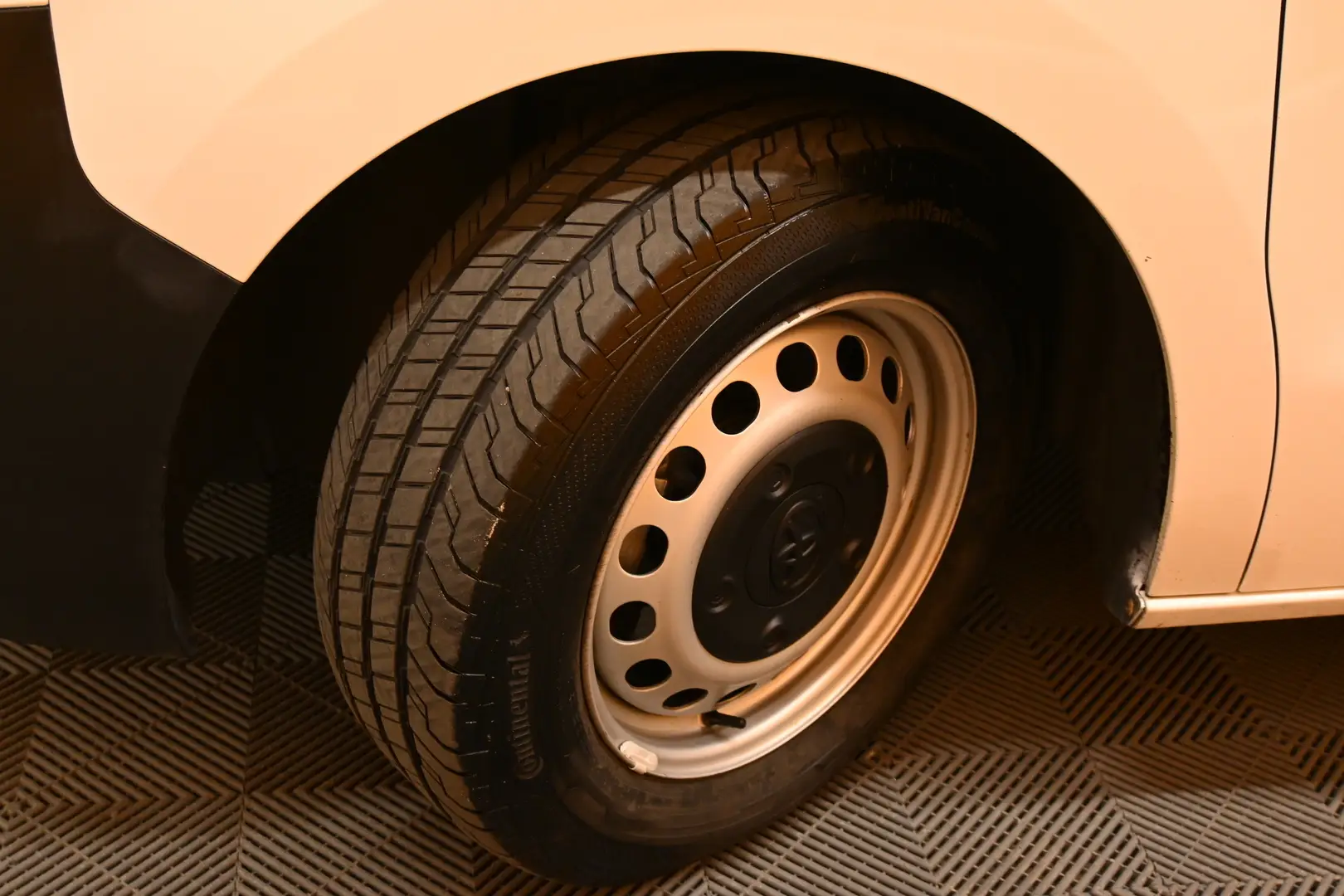 Car Image - 2oPVfkl1KgJVgvKasjnYLD