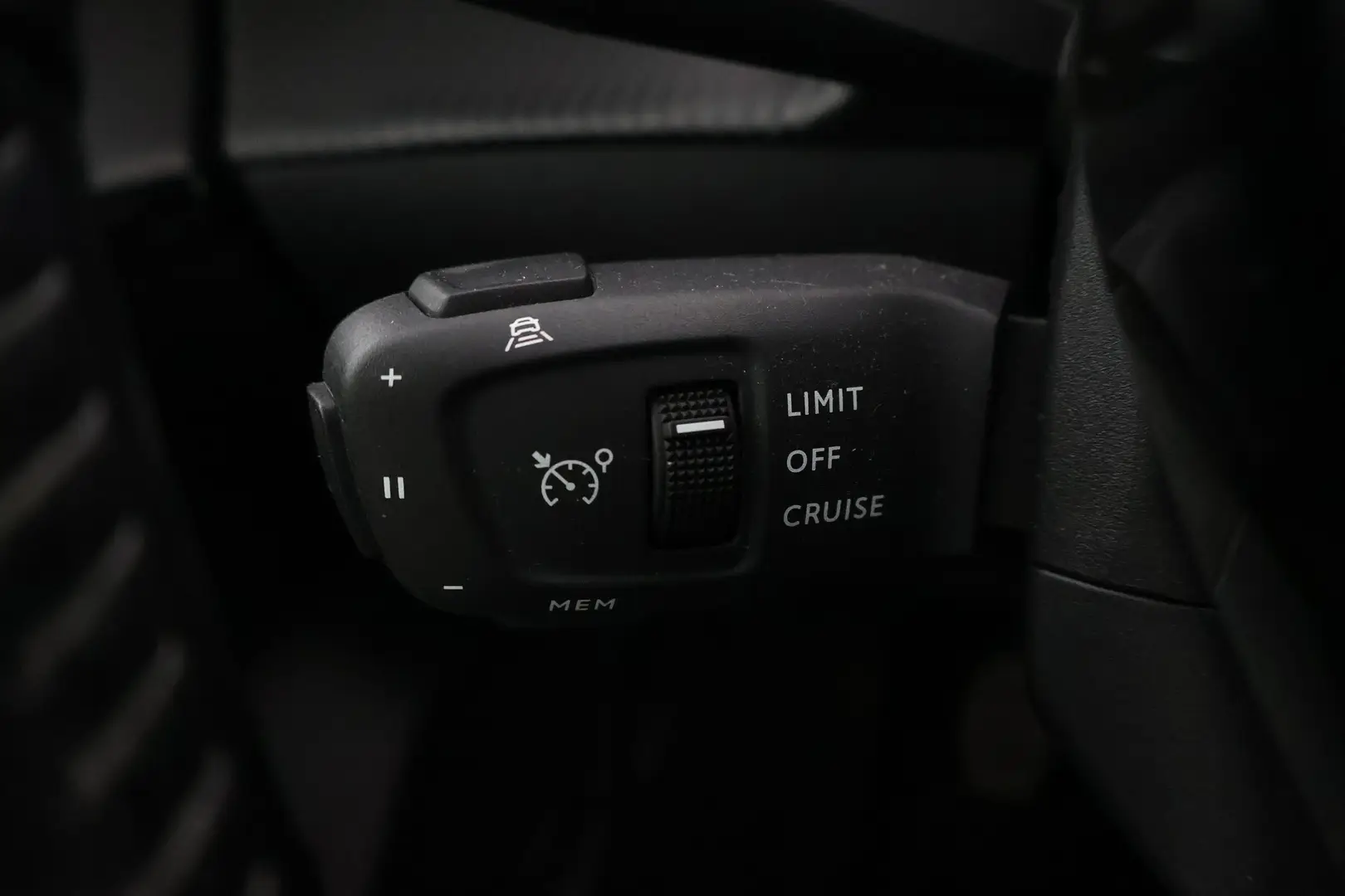 Car Image - 6S34k6pvZUBxk4naVqWSOq