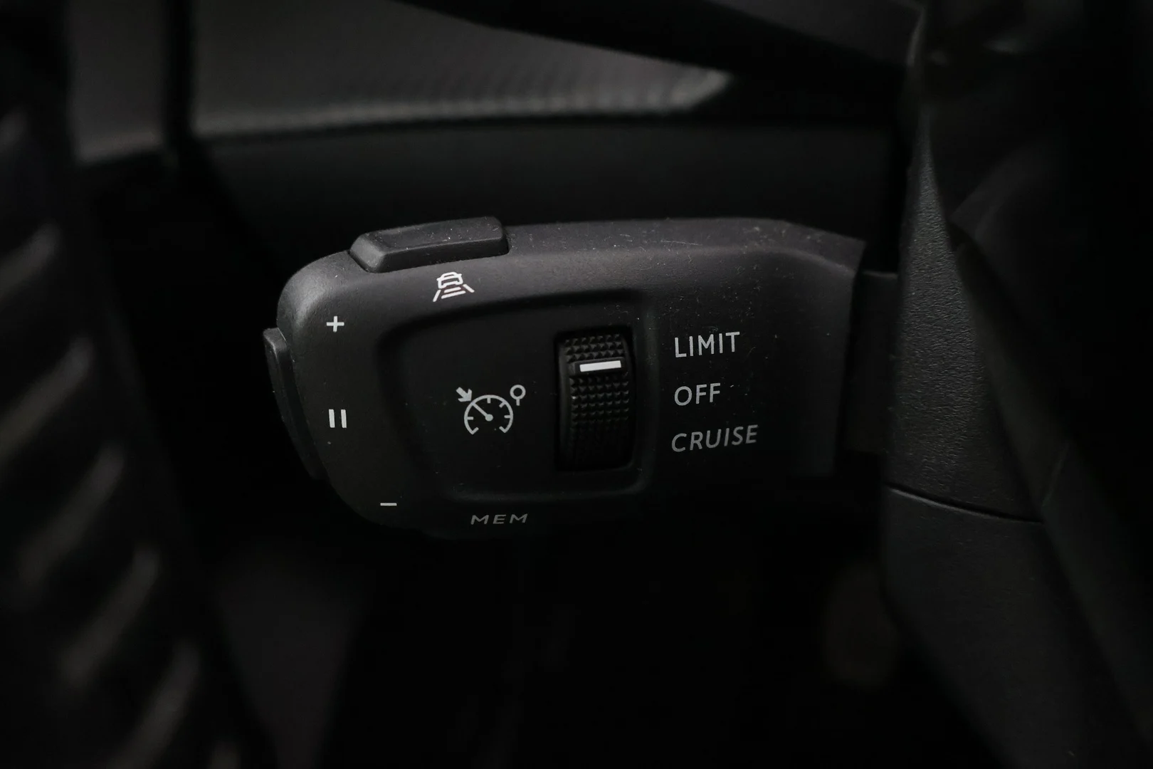 Car Image - 6S34k6pvZUBxk4naVqWSOq