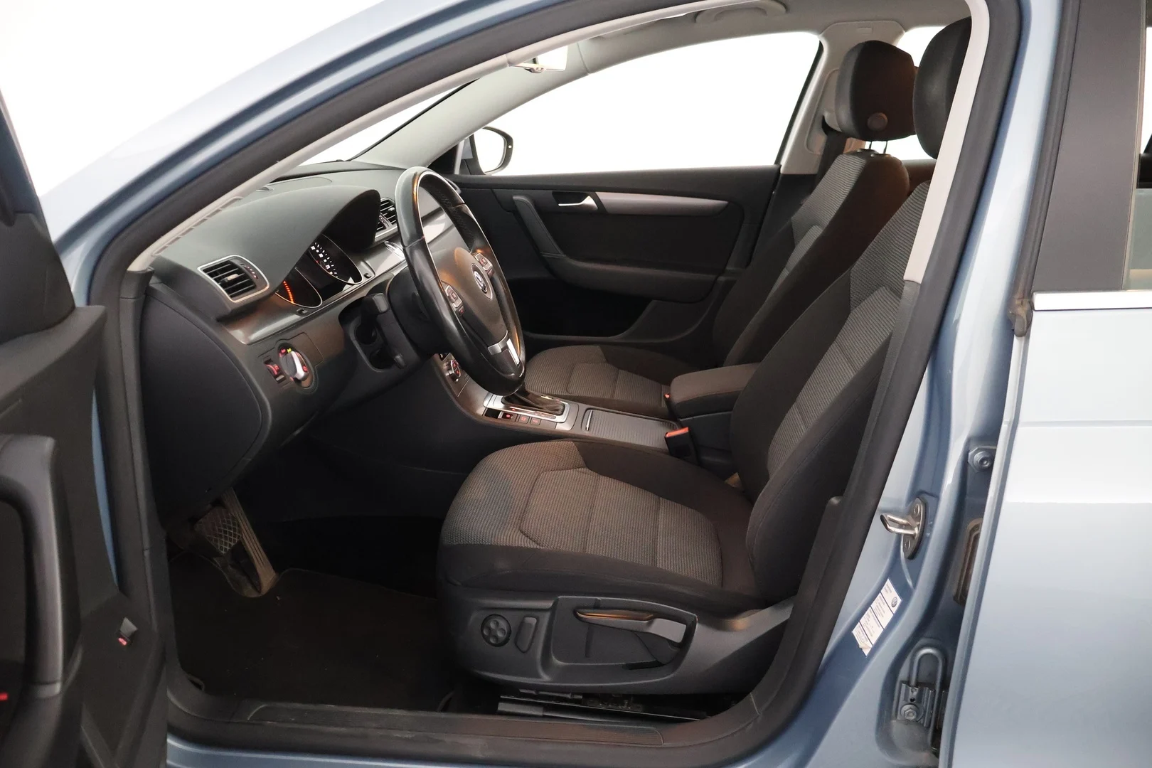 Car Image - 2wQM8zPH1M8Nhjryg4pIwE